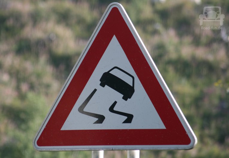Gefahrenschild Auto Schleudergefahr - Slowakei