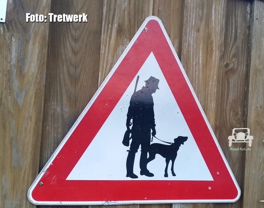 Gefahrenschild Deutschland - Jäger mit Flinte und Hund 