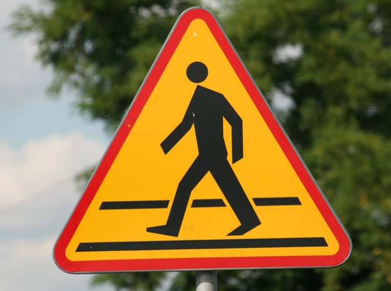 Gefahrenschild Polen - Fußgänger