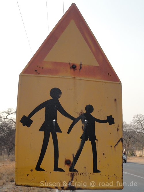 Gefahrenschild Simbawe - Kinder (1)