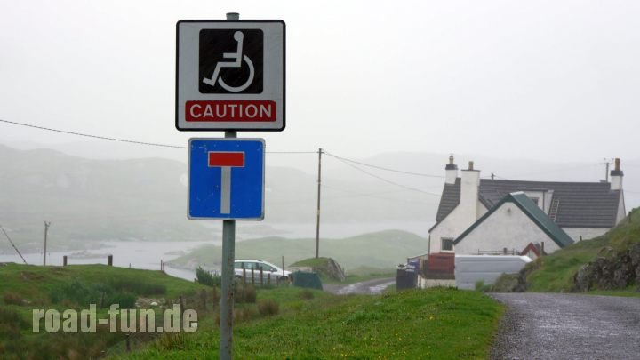 Gefahrenschild outer Hebrides - Rollstuhlfahrer