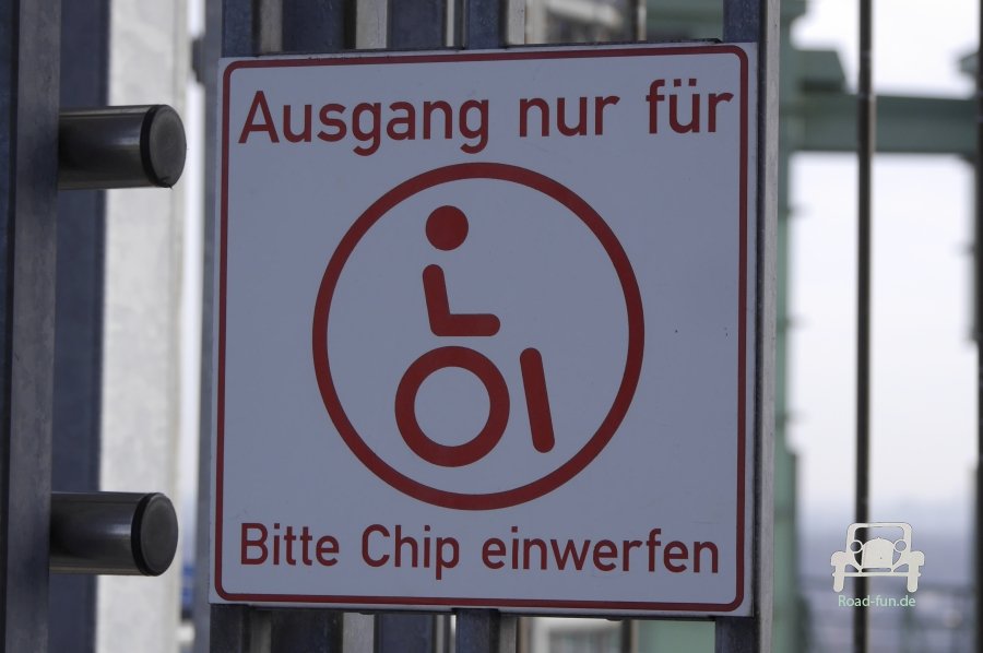 Hinweisschild Ausgang Rollstuhl - Deutschland