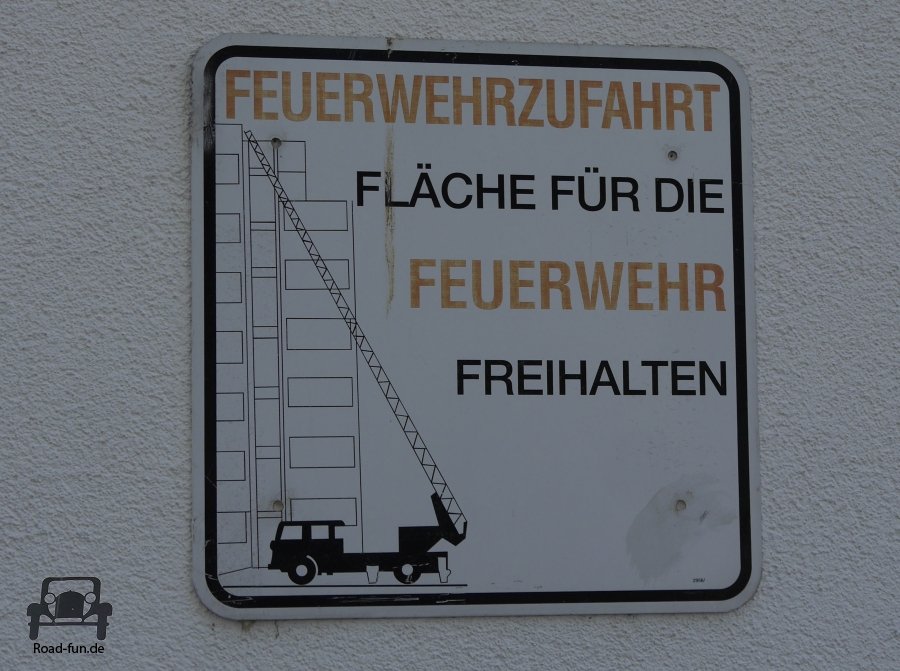 Hinweisschild Feuerwehrzufahr - Deutschland 