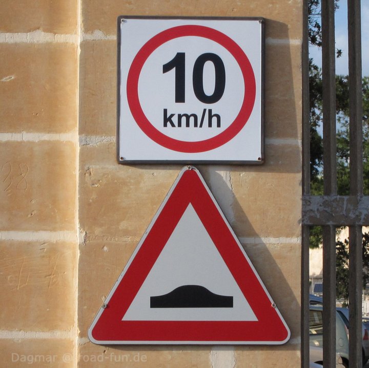 Malta Gefahrenschild - Bodenwelle (2)