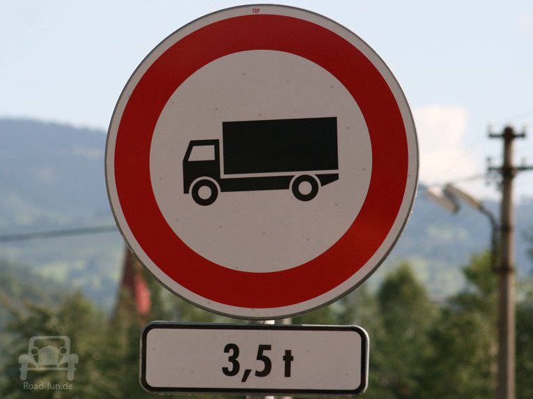 Verbotsschild Durchfahrt -Slowakei 