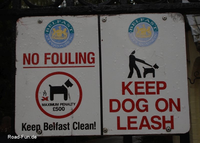 Verbotsschild Nordirland - Leinenpflicht für Hunde