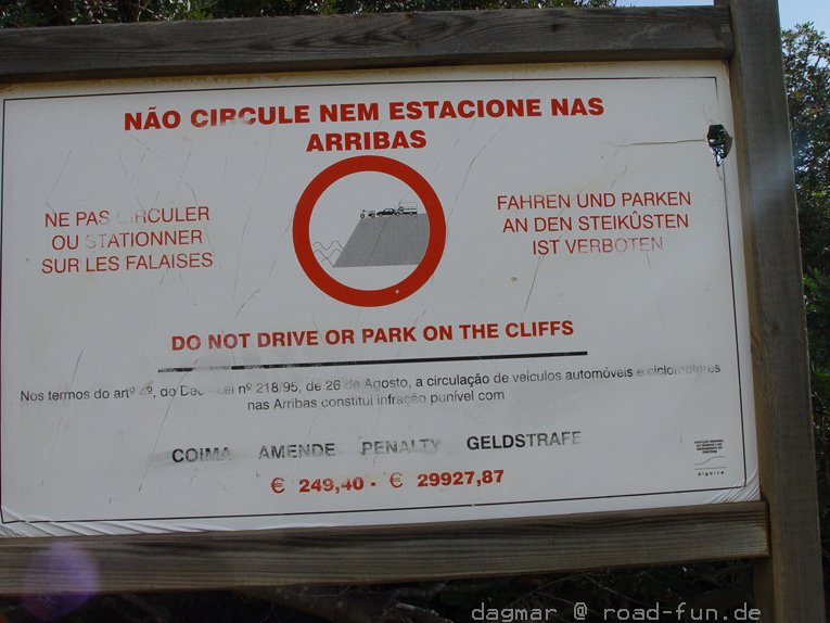 Verbotsschild Portugal - Parkverbot an Steilklippe