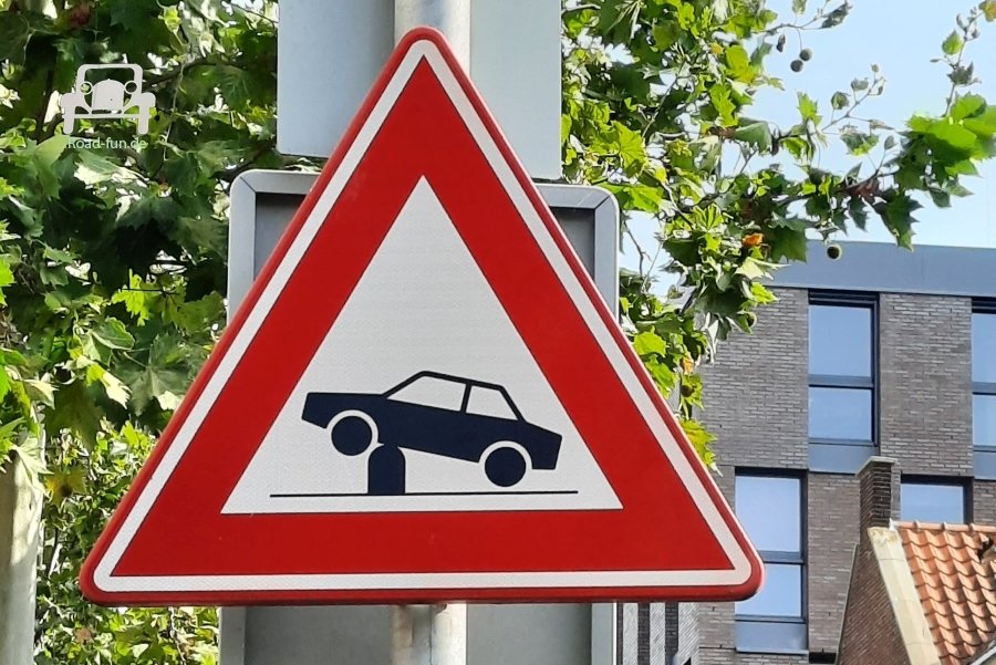Verkehrsschild Gefahr Auto Poller - Niederlande