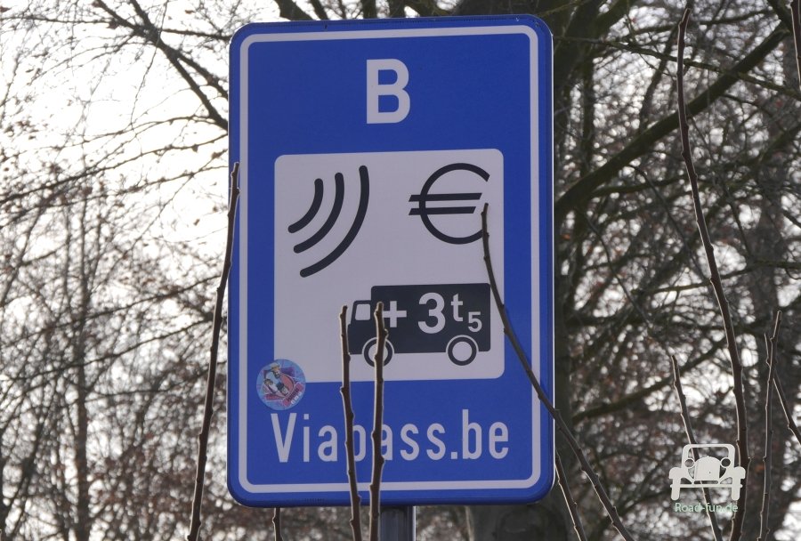 Verkehrsschild Hinweis Maut - Belgien