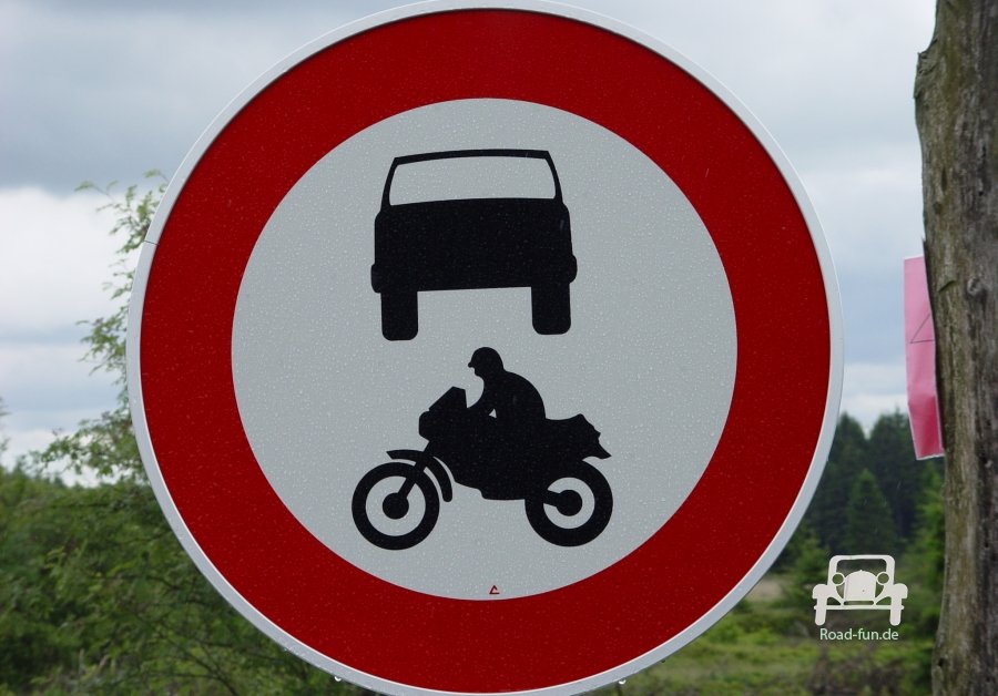 Verkehrsschild Strasse Verbot Durchfahrt Auto - Belgien 