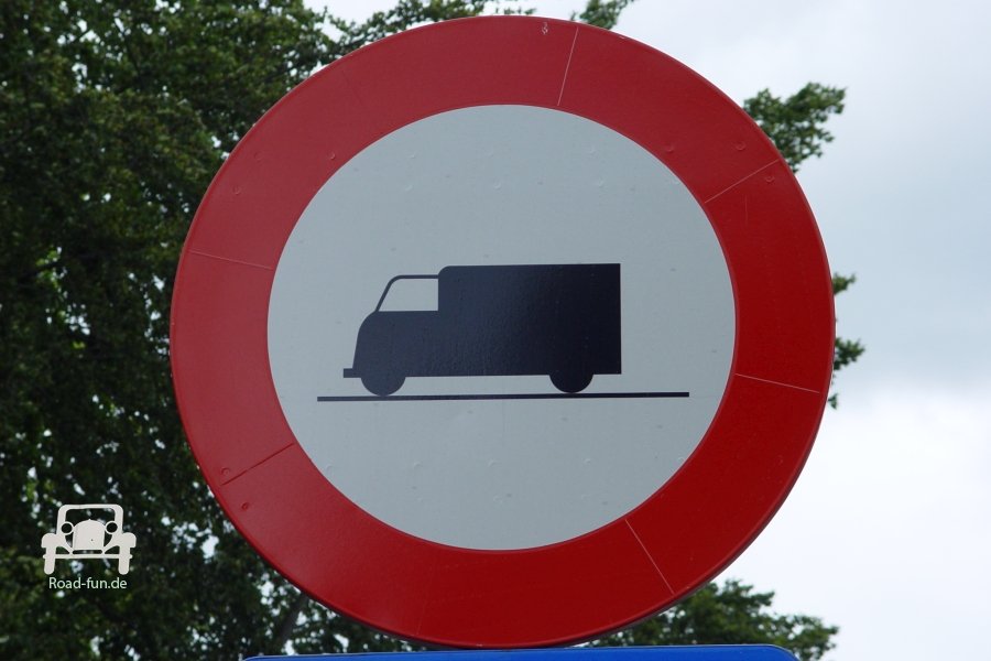 Verkehrsschild Strasse Verbot Durchfahrt LKW - Belgien 