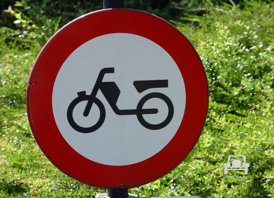 Verkehrsschild Strasse Verbot Durchfahrt Mofa - Niederlande