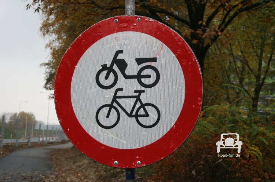 Verkehrsschild Strasse Verbot Durchfahrt Mofa - Niederlande 