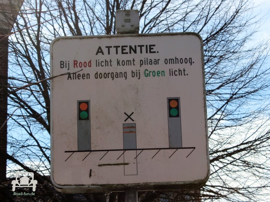 Verkehrsschild Strasse Warnung Poller Niederlande