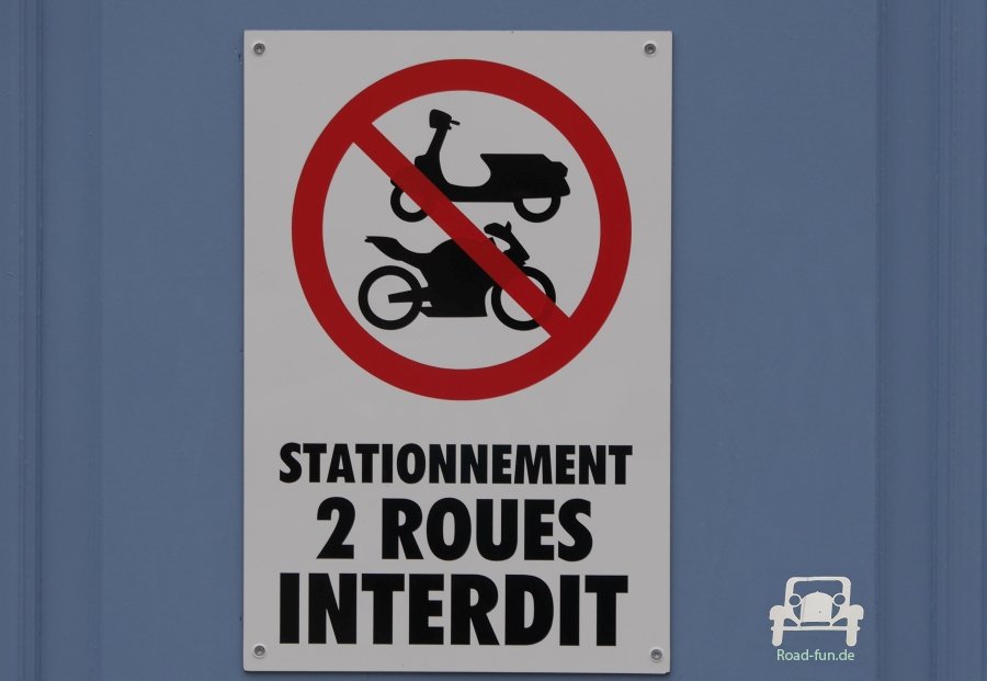 Verkehrsschild Durchfahrt Verbot Zweiraeder Frankreich