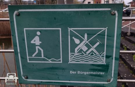 Gefahrenschild Eisflaeche - Deutschland