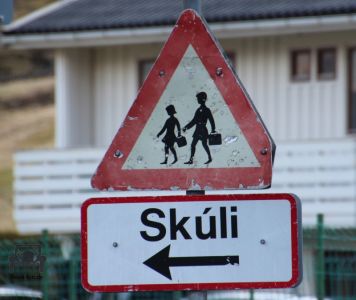 Gefahrenschild Faeroer Inseln - Kinder Schule