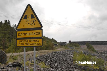 Gefahrenschild Schweden - Flutwelle bei Schleusenoeffnung