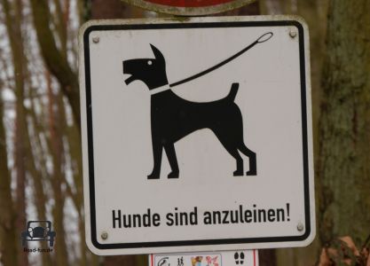 Hinweisschild Hunde anleinen - Deutschland
