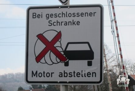 Hinweisschild Motorabstellen - Deutschland