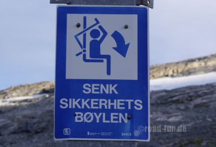 Hinweisschild Norwegen - Bedienung des Sessellifts