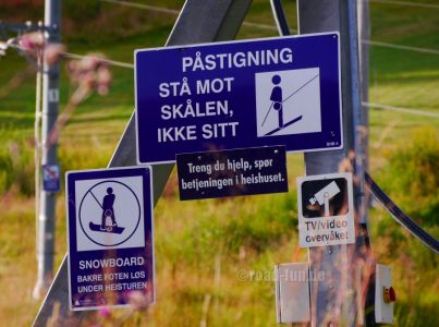 Hinweisschild Norwegen - richtige Benutzung des Skilifts