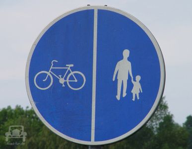 Hinweisschild Schweden - Fußgängerweg