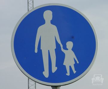 Hinweisschild Schweden - Fussgängerweg