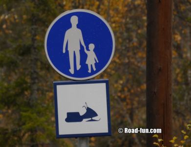 Hinweisschild Schweden - Weg Für Fussgänger Und Skooter