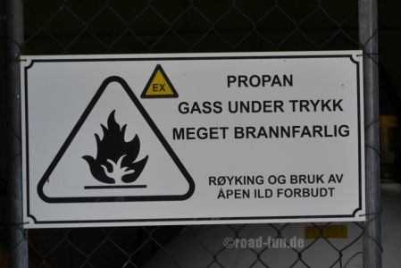 Gefahrenschild Norwegen - Rauch und offenes Feuer verboten