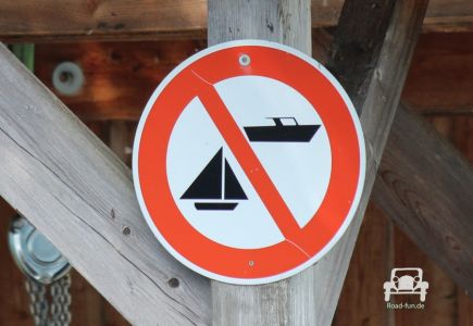 Verbotsschild Anlegen von Booten - Deutschland