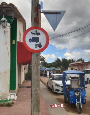 Verbotsschild Cuba - Durchfahrt Traktor Pferdegespann 