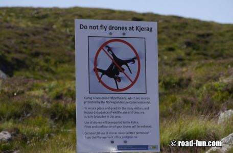 Verbotsschild Norwegen - keine Drohnen