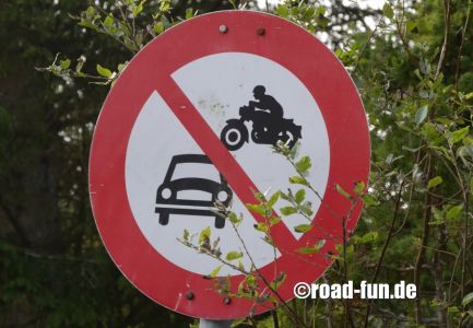 Verbotsschild Norwegen - keine Durchfahrt 