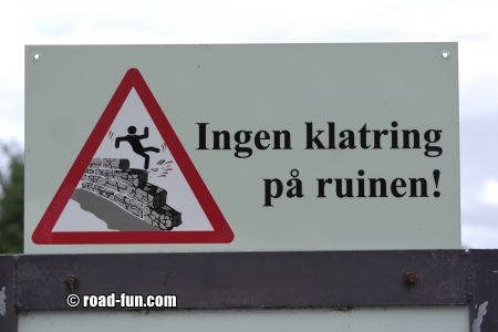 Verbotsschild Norwegen - nicht in den Ruinen klettern