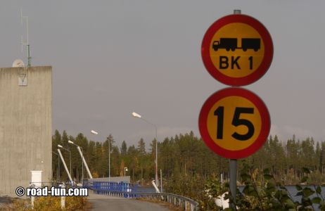 Verbotsschild Schweden - Durchfahrt mit max. einer Achse