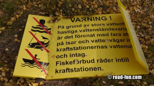 Verbotsschild Schweden - kein Wassersport am Wasserkraftwerk