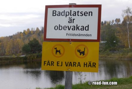 Verbotsschild Schweden - keine Haustiere im Badeplatz