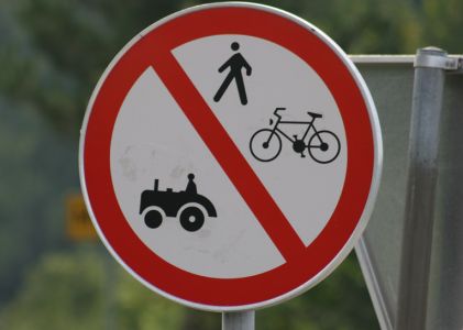 Verbotsschild Slowenien - Durchfahrt