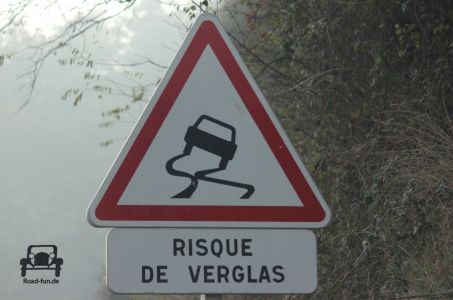 Verkehrsschild Gefahr Schleudern - Frankreich