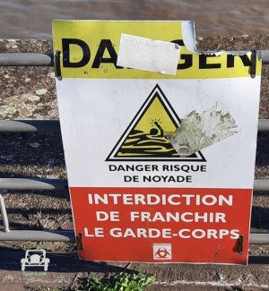 Gefahrenschild Wasser - Frankreich