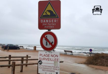 Verkehrsschild Gefahr Wellen Frankreich   