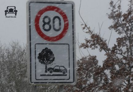 Verkehrsschild Gefahr Zusatzzeichen - Deutschland