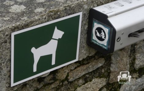 Verkehrschild Hunde Kot Frankreich      