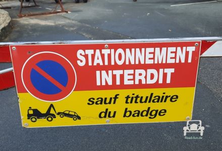 Verkehrsschild Parkverbot Abschleppen Frankreich   