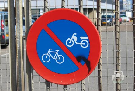 Verkehrsschild Strasse Parkverbot Fahrrad Niederlande