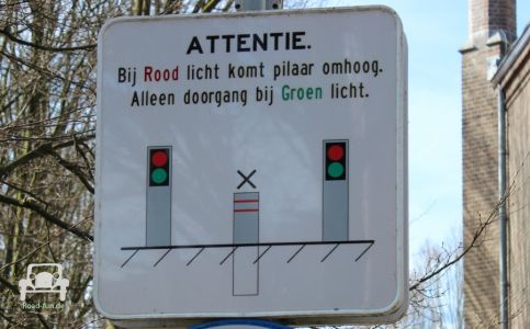Verkehrsschild Strasse Warnung Poller Niederlande 