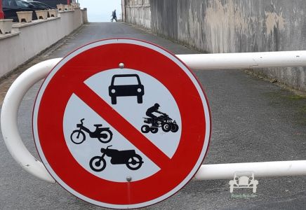 Verkehrsschild Durchfahrt Verbot Squad Frankreich