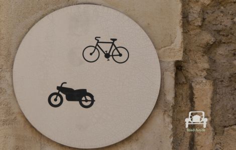 Verkehrsschild Verbot Durchfahrt Zweirad Frankreich  