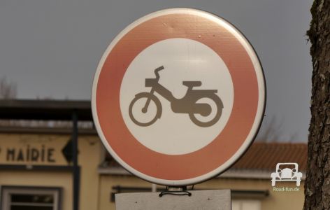 Verkehrsschild Verbot Durchfahrt Zweirad Frankreich   